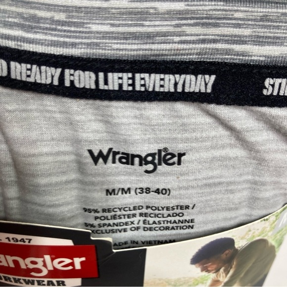 NWT Wrangler Workwear Men Grey Performance Base Layer Top Shirt Size Medium - Picture 2 of 5